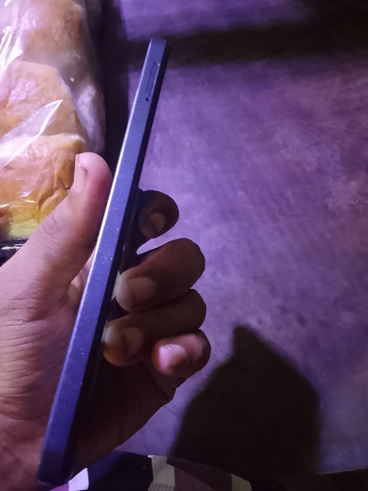 Tecno spark 20 condition 10/9 screen per camere ke pass dot hai Baki all okay hai RAM 8  Rom 256 box ke sath