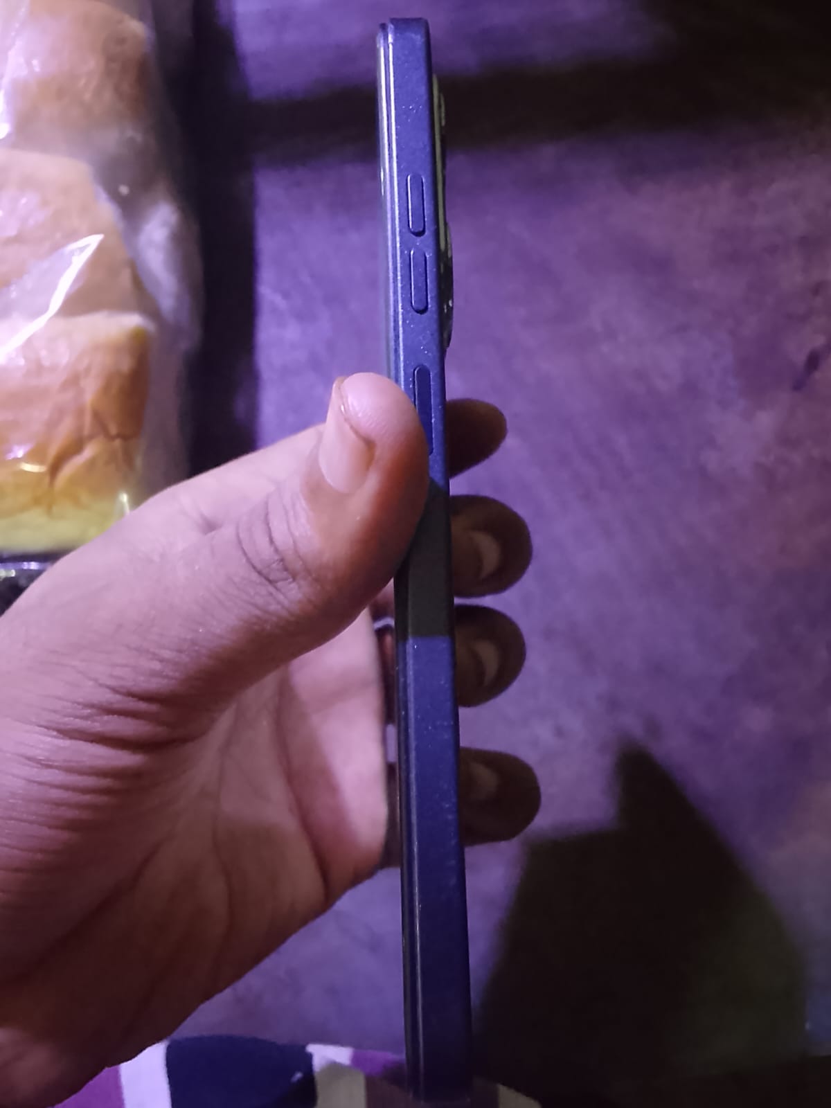 Tecno spark 20 condition 10/9 screen per camere ke pass dot hai Baki all okay hai RAM 8  Rom 256 box ke sath