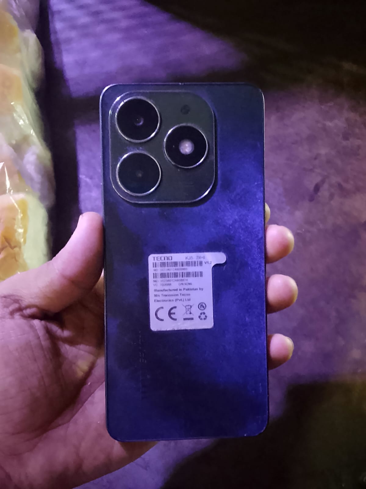 Tecno spark 20 condition 10/9 screen per camere ke pass dot hai Baki all okay hai RAM 8  Rom 256 box ke sath